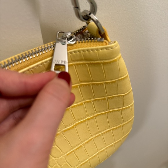 Yellow croc-embossed leather shoulder bag #croc #punk #grunge #butteryellow - Picture 4 of 6